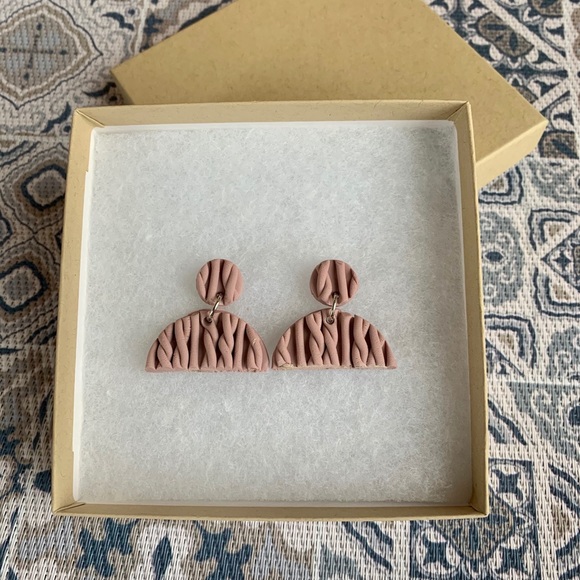 🌹 2/$25 Handmade Earrings - Picture 1 of 2